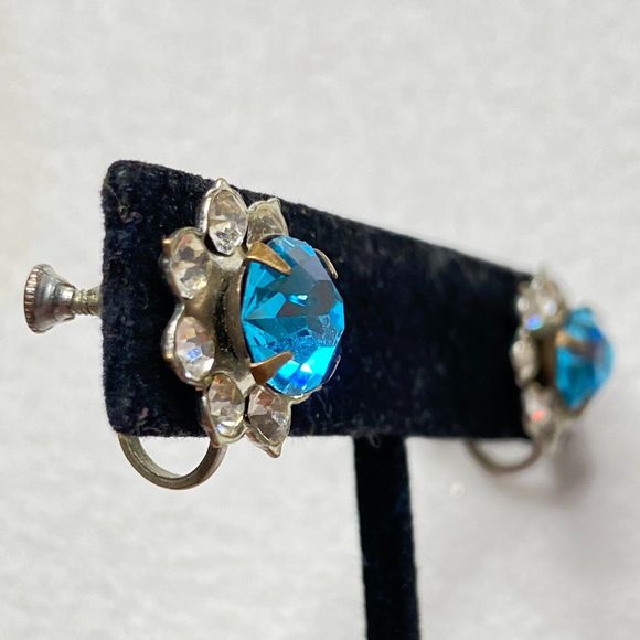 Tiny Flower Stud Earrings Central Blue Clear Rhinestones Silver Tone Setting - Picture 2 of 8